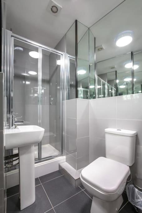 The V.I.P Suite - Sleeps 24! Best For Large Groups Ливерпуль Экстерьер фото